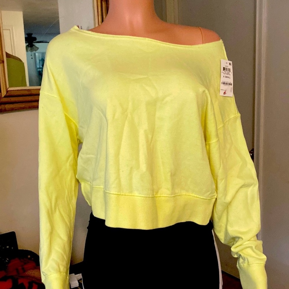 NWT Jenni L sweatshirt in crisp honeydew 🍈